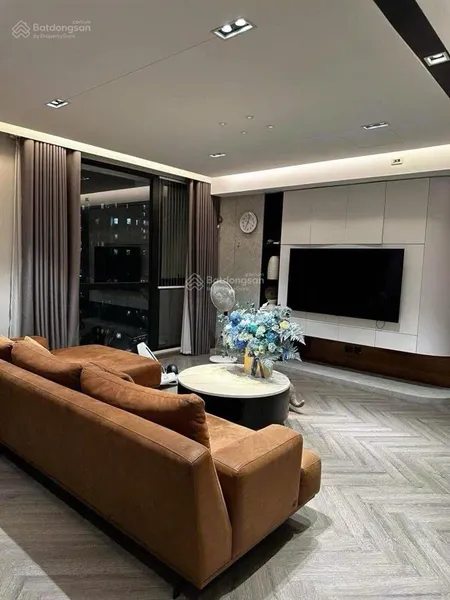 Tìm chủ mới cho căn đập thông tòa r1 diện tích 185m2. full nội thất. giá 25 tỷ. 0973 615 ***