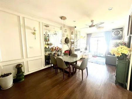 Đổi nhà mặt đất nên cần bán căn hộ ecohome 3, 70m2, hướng mát, tặng nội thất, sổ hồng cất két
