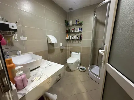 Căn hộ chung cư n02 phố chùa láng (cạnh học viên ngoại thương)102m 2 phòng ngủ 2 vệ sinh. giá rẻ