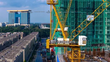 Căn hộ rất đẹp, hai phòng ngủ rộng rãi, view hồ bơi và nhìn ra đường hùng vương