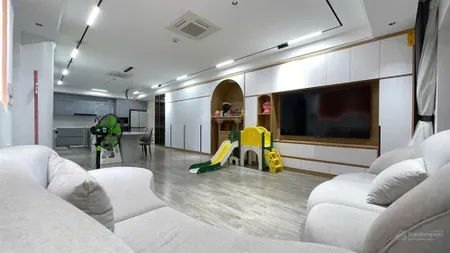 Cực hiếm gđ tôi bán gấp hpc landmark 136m2 3pn 2vs. full nt. hướng mát. tầng trung giá chỉ 8,x tỉ