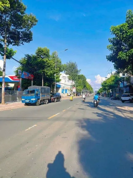 Nhà 1 Trệt 2 Lầu Mặt Tiền Đường Lê Văn Phẩm gần Big C Nhà gồm 4 Phòng Ngũ 1 phòng thờ mới 90%, thổ cư chủ quyền đủ