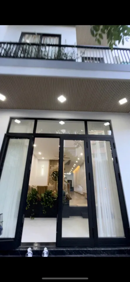 NHÀ MỚI 3 TẦNG HIỆN ĐẠI – FULL NỘI THẤT CAO CẤP – Cạnh Lô Góc NGUYỄN KHÁNH TOÀN