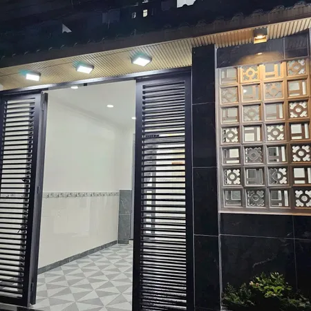 🛎️🛎️🛎️BÁN NHÀ SỔ HỒNG RIÊNG MẶT TIỀN HẺM - CÓ SÂN ĐỂ XE RỘNG RÃI - GẦN MT HUỲNH TẤN PHÁT - NHÀ BÈ
