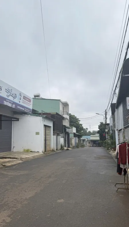 Bán nhà mới xây dựng 3 phòng ngủ, nhà như hình, phường Ea Kao, tổng đất 76m2, bán 3tỷ890