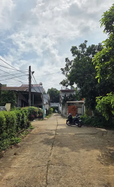 BÁN LÔ ĐẤT ĐƯỜNG XE OTO PHƯỜNG TÂN LẬP 5x18m thổ cư, khu dân cư ở kín. Bán 2tỷ290