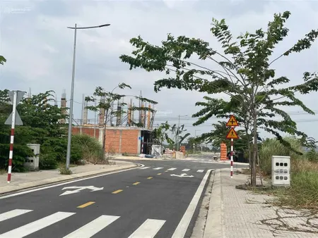 Đất đẹp đầu tư dt 100m9tr/m2 sổ sẵn nằm mặt tiền đường phùng hưng đang mở rộng lên vòng xoay bhvt