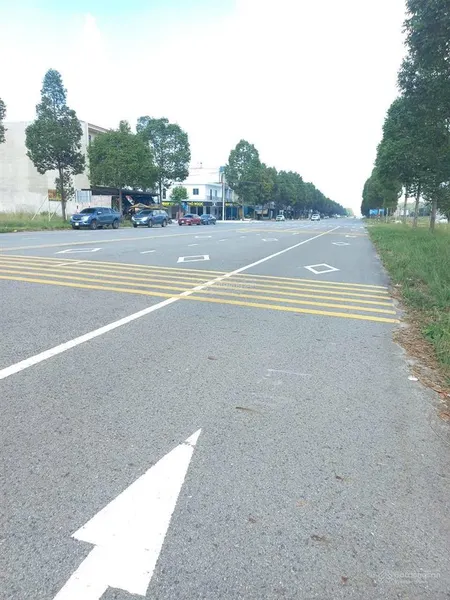 Bán gấp lô đất mặt tiền kinh doanh 25m, ngay chợ đêm bàu bàng. dt 150m2 thổ cư 100% giá 2.15 tỷ