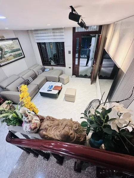 Cần Bán Gấp! Lạc Long Quân,Ngõ Nông,Thoáng,DT: 40m2 x 5Tầng,MT: 3.7m,Giá:12 tỷ Cầu Giấy