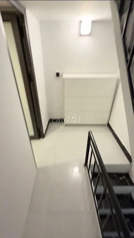 Cho thuê nhà nguyên căn ngõ 495 đường Bạch Đằng, Phường Chương Dương, Quận Hoàn Kiếm. DT 20m x 5 tầng, giá 8tr