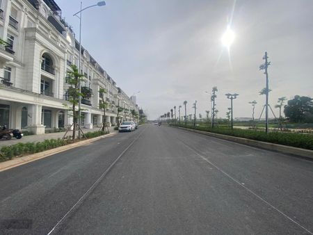 Chính chủ bán liền kề louis đại mỗ mặt đường lê quag đạo diện tích 120m2 lô góc giá 63 tỷ