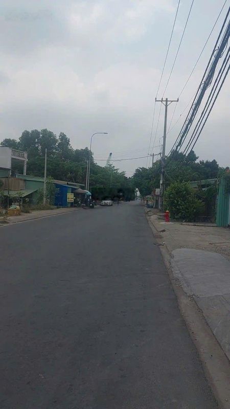 Bán đất 3 mặt tiền đường thị trấn Tân Túc, cách trung tâm hành chính và bệnh viện Bình Chánh 200m.B