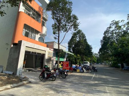 Hạ giá bán nhanh nền (7x24,5) KDC Vĩnh Phú 1 sổ hồng riêng hướng Đông Nam đường trước nhà 16m