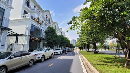 Rẻ nhất thị trường! Liền kề nhà phố mặt Đại Lộ Ngọc Trai 52m - Giá chỉ 18.5 tỷ tại Vinhomes OCP1