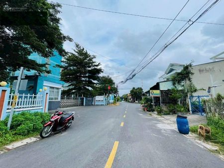 650 triệu, gần kcn tân phú trung, diện tích 6m x 22m, sổ hồng riêng, bao thuế phí sang tên.
