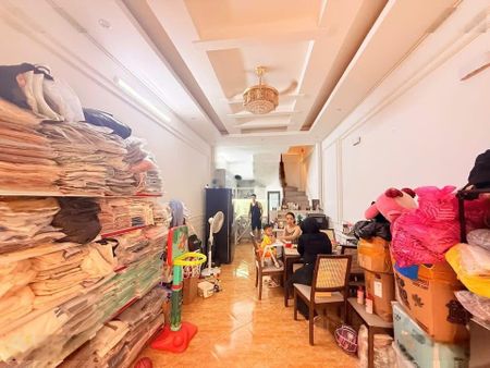 **giảm sốc căn nhà- phố cầu giấy- khu vip hiếm nhà bán 34 m2 - 5 tầng- mt3,4m / giá 7,5 tỷ *nhà