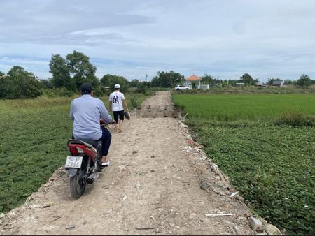 Chính chủ cần bán 10.000m2 Quy Đức Bình Chánh HCM 14tỷ5(giá củ 22tỷ) 100m mặt sông trong khu dân