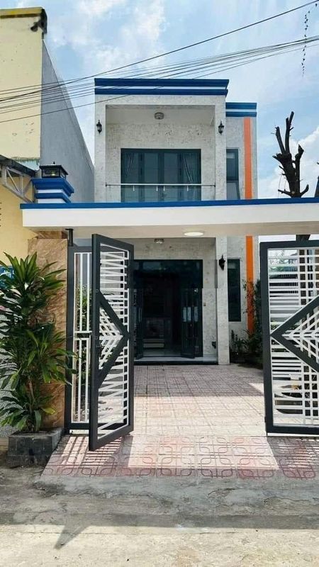 kẹt tiền bán gấp căn nhà ở chợ BỜ NGỰA, đang cho thuê 15tr / tháng, 1 lầu, 5mx18,6m, giá 840 triệu