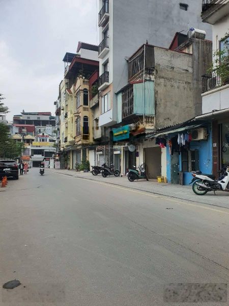 Siêu rẻ! Bán gấp nhà văn phòng + ở tại Cầu Giấy, 9 tầng, phần lô, 3 ô tô tránh, vỉa hè, 200m2