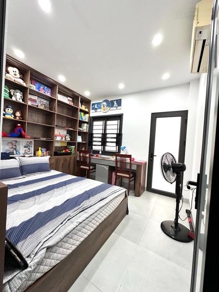 Nhà đẹp sát đường HTM ngõ rộng ôtô qua , 40m2 5 tầng dân xây, 2 thoáng trước sau, vào ở được luôn