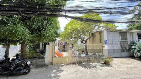 Bán đất tặng nhà cấp 4 ngay hẻm Lê Hồng Phong Phước Long Nha Trang 137,6m2 ngang 5,4m