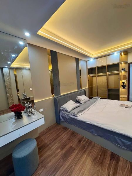 Phân lô quân đội nguyễn trãi, ô tô đỗ cửa, 1km ra royal cicy, 46m2 + 5 tầng , giá 11,3 tỷ .