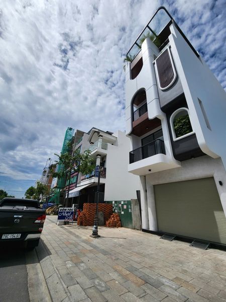 Bán lô đất sạch đẹp mặt tiền đường Thích Quảng Đức, KĐT VCN Phước Long, Nha Trang