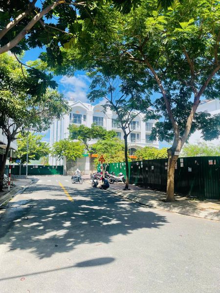 KĐT Hà Quang 1 - lô góc đối diện công viên, mặt tiền ngang 16m giá 86 triệu/m2 thương lượng