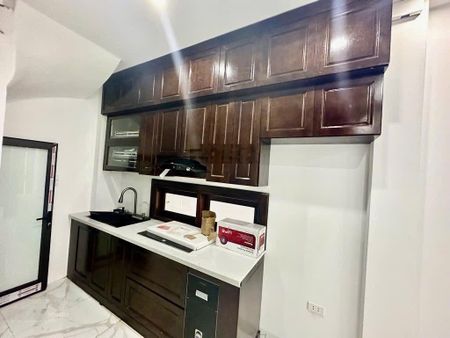 Hàng hiếm - một nhà ra phố - mặt tiền 8m - 5 tầng thang máy - nhỉnh 10 tỷ nhà mới ở ngay - Lò Đúc