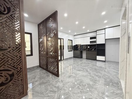 Ô tô đỗ tránh - đẳng cấp đền lừ mặt tiền 6.8m - thang máy vù vù - view feliz homes.