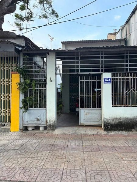 Nhà mặt tiền Phùng Hưng, nở hậu đón lộc, giá sập sàn