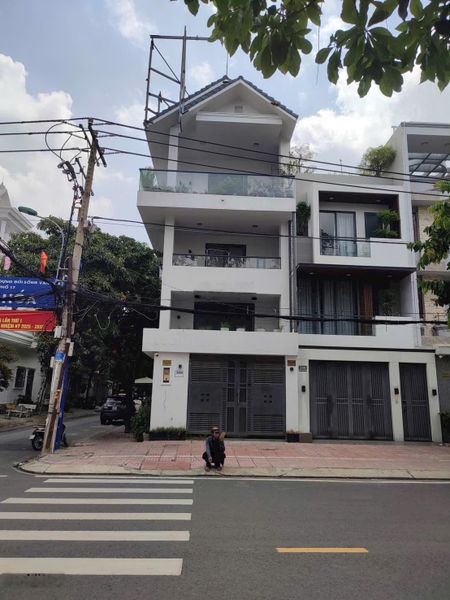 Bán nhà MTKD đường Nguyễn Minh Hoàng, Quận Tân Bình - 5,5x17m, HĐT:30tr/th - giá 27,5 tỷ