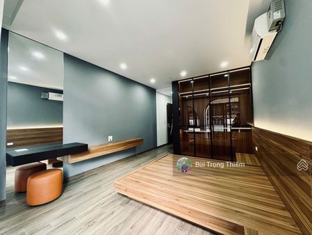 12.3 Tỷ nhà mới 6 tầng 38.5m2 thang máy phố Thạch Bàn, Long Biên gara ô tô full nội thất