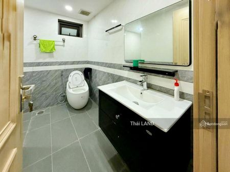 Bán nhà Đường Ba Tháng Hai Quận 10 4.1x11m, 4 tầng mới, giá chỉ 9.5 tỷ. Gần ST Satra Mart