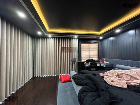 Nhà đẹp phân lô Hoàng Cầu, ngõ thông 2 ô tô tránh, vỉa hè KD, gara ôtô, thang máy, 63m2*6T