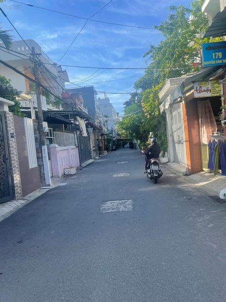 Chủ cần tiền bán lô đất đẹp - cách nguyễn văn thoại chỉ 30m