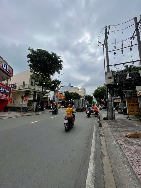 Tòa nhà 5 tầng, mặt tiền đường Gò Dầu, diện tích 216m2, ngang 10m, doanh thu 2 tỷ