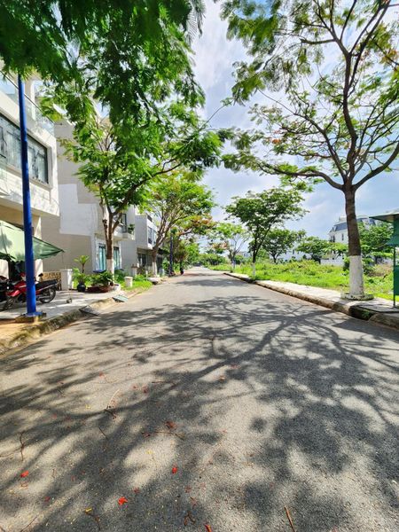 Bán lô góc biệt thự 21.5x20.5m, đường D4 KDC Bình Nguyên p.An Bình kế làng đại học
