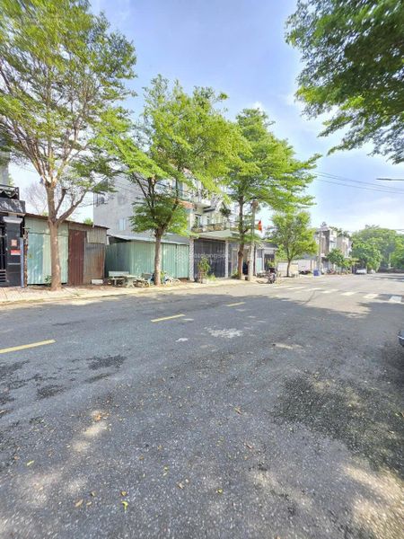 Tôi chính chủ bán gấp lô đất ngay đường an phú 35, dt 81m2, đường thông ra dt745, dân cư đông đúc.