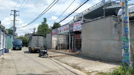 Bán đất rộng mặt tiền đường chính sầm uất Lê Thị Hà