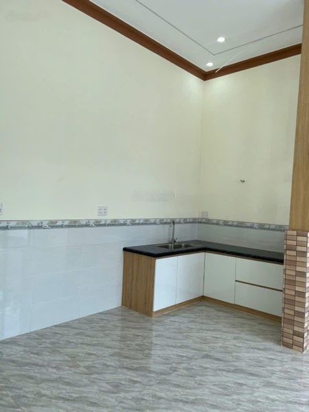 Sở hữu ngay căn nhà cấp 4 sổ sẵn cách sân bóng hoàng cung Mỹ Phước 1 chỉ 2km DT 95m2 nhà đúc cọc 5m