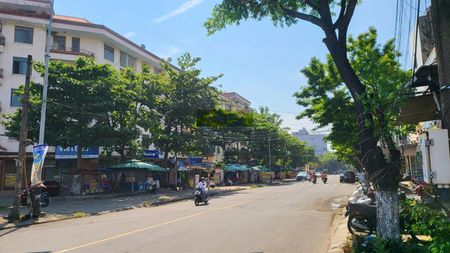 Bán lô góc 2MT đường Vân Đồn 409m2. Vị trí đẹp,thông ra Sông Hàn, tuyến KD sâm uất nhất khu vực
