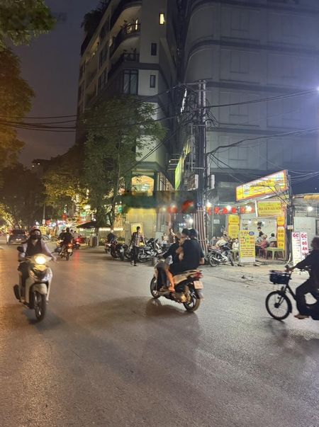 Đền Lừ (chủ bán gấp) - tòa văn phòng - mặt phố - lô góc - 9 tầng thang máy - view hồ - kinh doanh