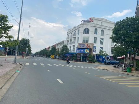 Nhà mặt tiền khu D2D Biên Hòa giá siêu tốt - chốt kèo ngay