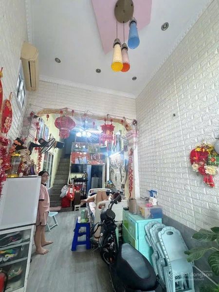 Bán nhà riêng 5PN, 3WC, 34m2 tại Lạc Long Quân, Bưởi, Tây Hồ, Hà Nội chỉ với 5,7 tỷ
