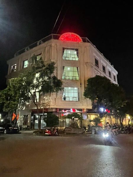Bán khách sạn đang kinh doanh cực tốt tại Bình Giang Hải Dương lh ngay 0966382595