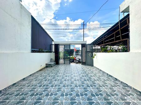 Bán nhà ấp tràm lạc gần ngã 3 Mỹ Hạnh, 3PN, nhà mới, đường chuẩn bị lên nhựa