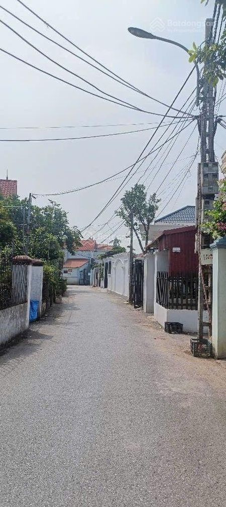 BÁN NHÀ ĐẸP VĂN GIANG Ô TÔ VÀO TẬN NHÀ Vị trí: Ngõ ô tô thông, khu dân cư đông đúc, an ninh tốt,