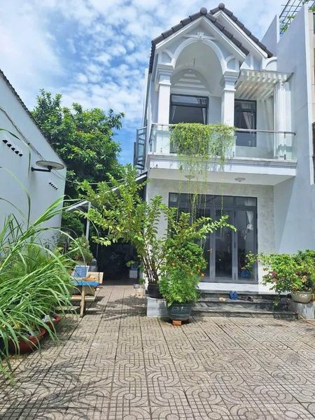 Nhà mặt tiền Dĩ An siêu rộng, diện tích khủng 267m2, giá chỉ 12.8 tỷ