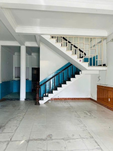 Bán gấp nhà 3 tầng mặt tiền vị trí siêu VIP, kinh doanh buôn bán, đủ công năng, giá thương lượng